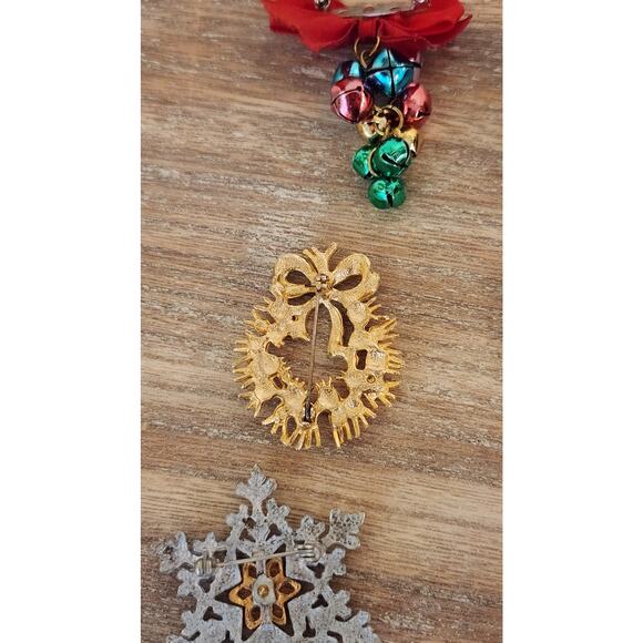 🎄 Vintage Christmas Holiday Brooch Pin Lot – Set of 7 – Festive Jewelry - Picture 15 of 16